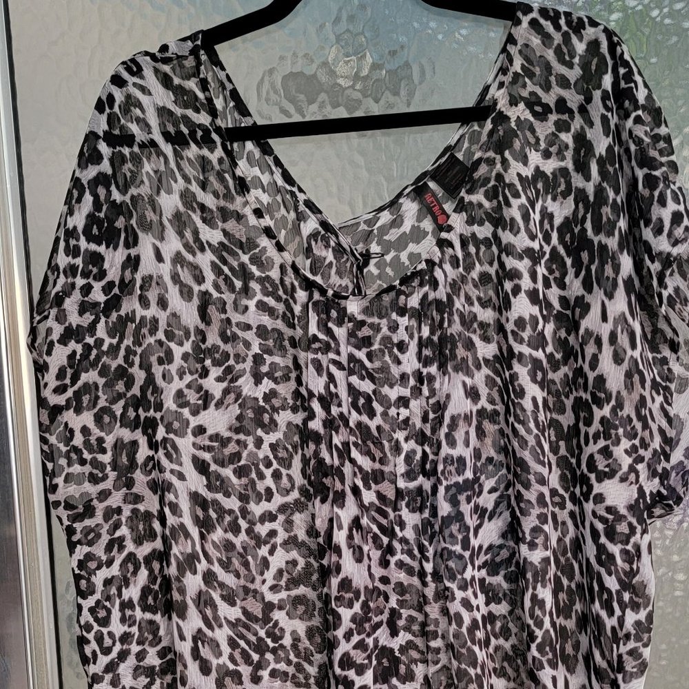 Black and White Chiffon Chetta Print Top from Torrid size 3